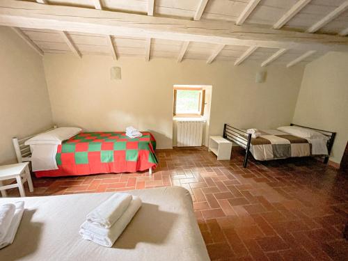 a bedroom with two beds in a room at Eremo Montemezzano in Pratovecchio