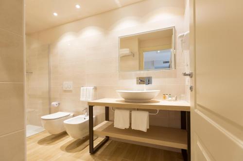 a bathroom with a sink and a toilet at Hotel Villa Garuti in Padenghe sul Garda