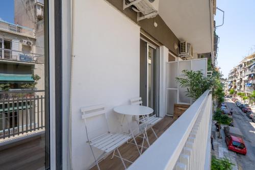 ☆Kalimarmaro 3BD Apt For Max Fun & Comfortability☆にあるバルコニーまたはテラス