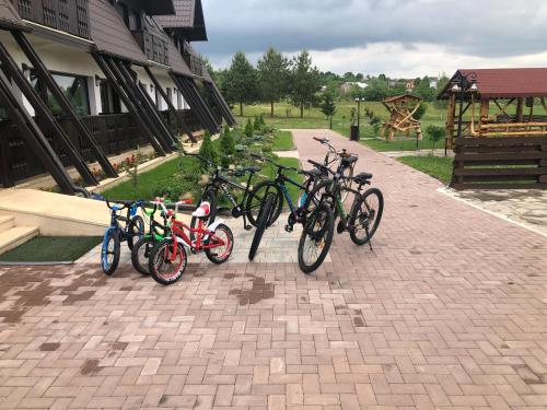a group of bikes parked next to a building at Cabana Paradisul Verde Neamt in Tîrgu Neamţ