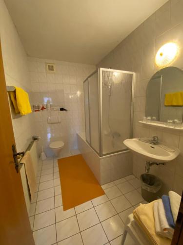 Kylpyhuone majoituspaikassa Appartementhaus Sonne