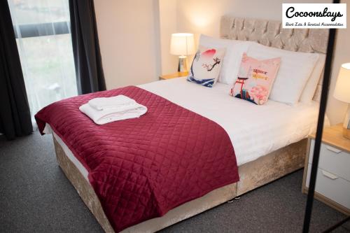Säng eller sängar i ett rum på Cocooonstays Short Lets & Accommodation Slough