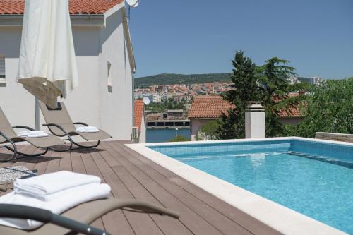 Bazén v ubytovaní Villa Porta alebo v jeho blízkosti