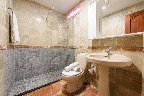 Et badeværelse på Apartamentos Nuevo México M 113