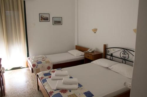Ένα ή περισσότερα κρεβάτια σε δωμάτιο στο Ξενοδοχείο Άνοιξις