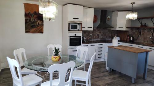 Cuisine ou kitchenette dans l'établissement Lovely 4-Bed House in Altea with swimming pool