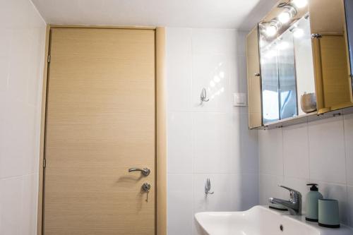 A bathroom at Blue Theros Apartments