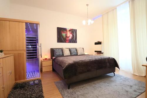 Postel nebo postele na pokoji v ubytování Apartment Relax Strašnice: with Private infra-sauna !
