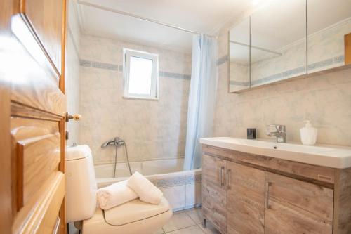 Et badeværelse på Andelica Holiday Villa by "elite"