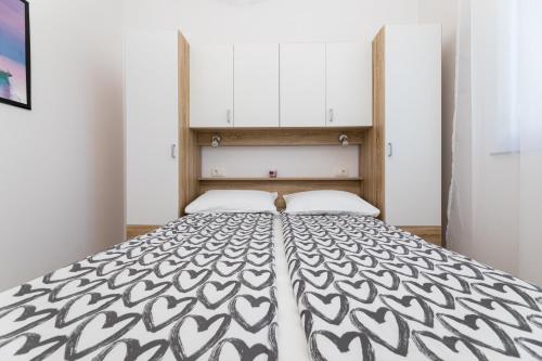 Ένα ή περισσότερα κρεβάτια σε δωμάτιο στο Apartments Jana
