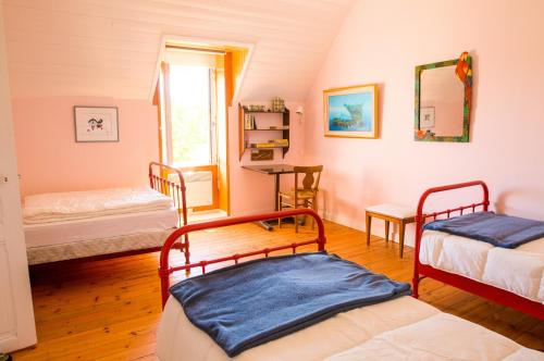 Ein Bett oder Betten in einem Zimmer der Unterkunft "Primpolo" location pour 5 les pieds dans l'eau