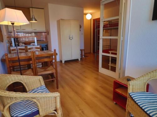 Photo de la galerie de l'établissement Appartement 2 pièces avec garage à Sète, proche plage - FR-1-472A-187, à Sète