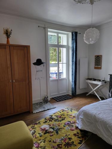 a bedroom with a bed and a window and a rug at T2 terrasse de charme à Rochebonne 400 m plage in Saint Malo