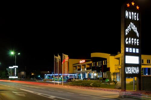 a city street at night with buildings and street lights at Motel Dani in Nova Bila