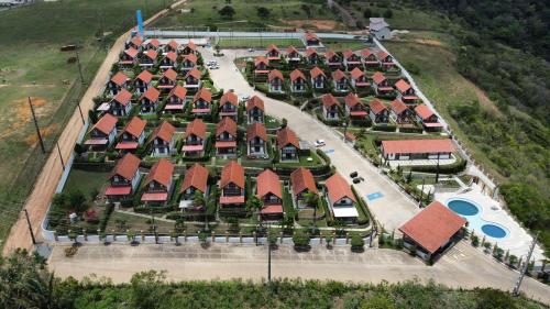 an overhead view of a row of houses with red roofs at Chalé Charmoso em Bananeiras no condomínio exclusivo Serra Nevada in Bananeiras