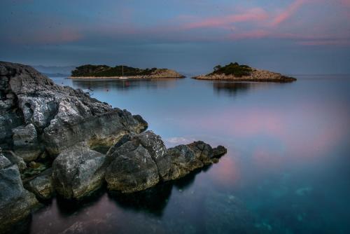 an island in the ocean with rocks in the water at Apartments Stermasi in Saplunara