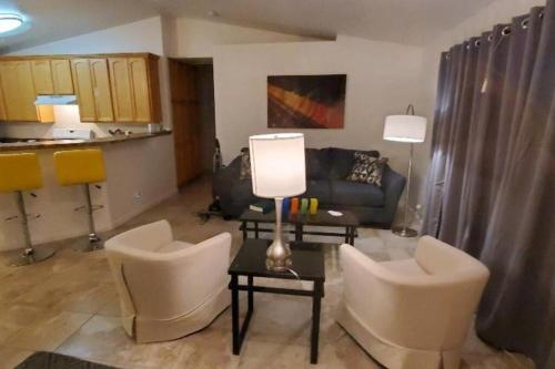 Spacious Joshua Tree Home – Photos 3