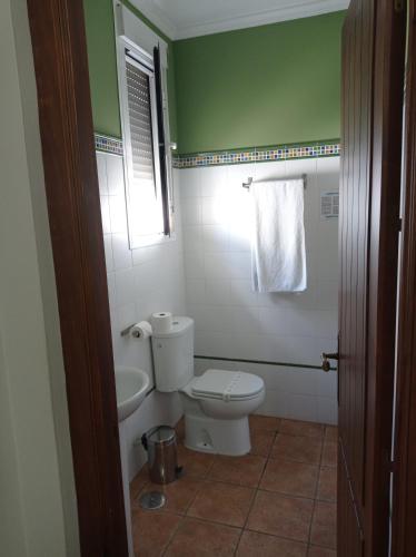Bilik mandi di Hostal Costa Luz