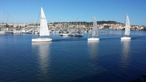 T2 VUE MER avec PARKING PISCINE TENNIS BOULODROME PARC ENFANTS