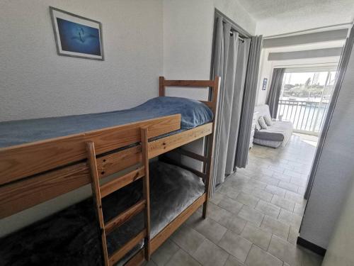 Ένα ή περισσότερα κρεβάτια σε δωμάτιο στο T2 VUE MER avec PARKING PISCINE TENNIS BOULODROME PARC ENFANTS