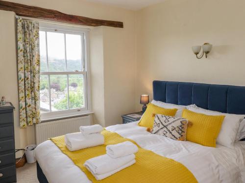 Кровать или кровати в номере Primrose Cottage