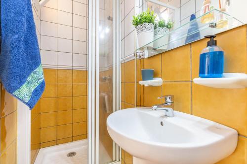 A bathroom at Savoa Sea 365