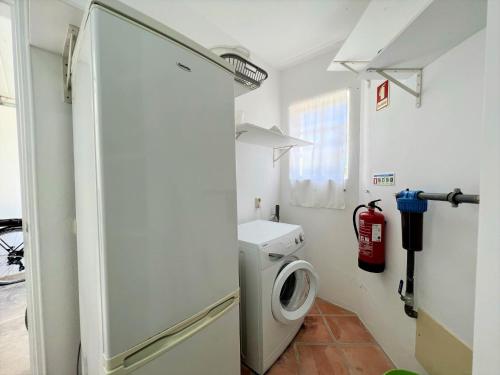 Ένα μπάνιο στο Albufeira Balaia Villa With Private Pool by Homing