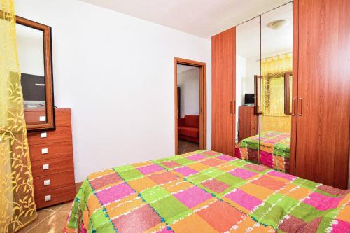 a bedroom with a bed and a dresser and a mirror at SOLEMAREPONZA Casa il Bacio del Sole in Ponza