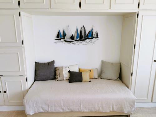 a room with a bed with three sails on the wall at La Calypsette - Face Grande Plage des Sables d'Olonne in Les Sables-dʼOlonne