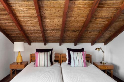 เตียงในห้องที่ Quinta Do Moinho De Vento - Racket & Country Club - Duna Parque Group