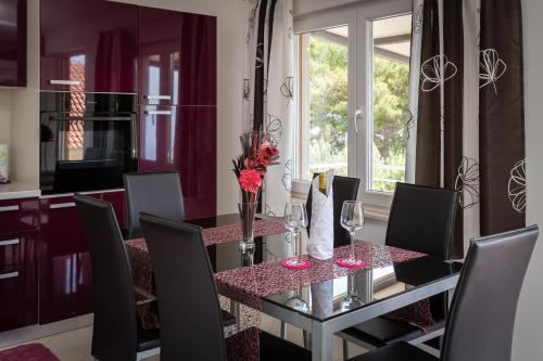 Η κουζίνα ή μικρή κουζίνα στο Apartments Babic
