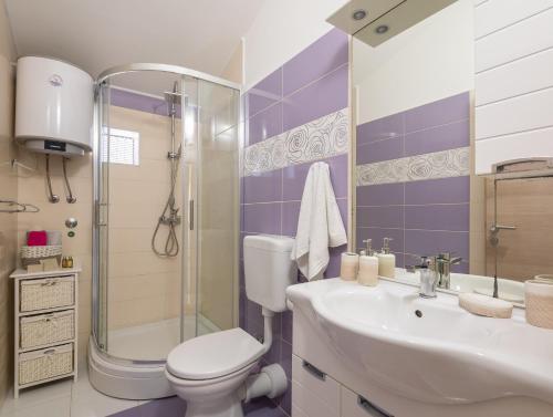 Ένα μπάνιο στο Apartments Babic