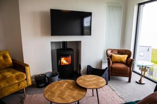 2 Bed Penthouse Apartment - 6 Plas – Photos 2