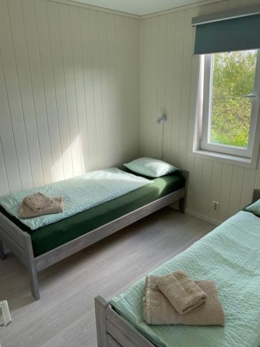 Postelja oz. postelje v sobi nastanitve Feriehus med Sjøutsikt