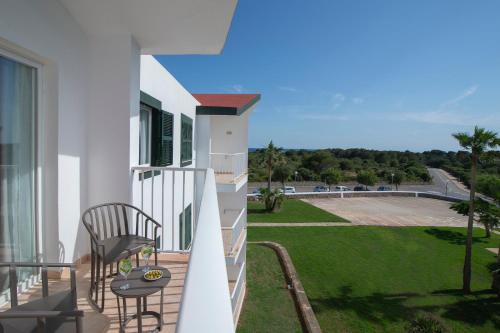 En balkong eller terrasse på Pierre & Vacances Menorca Cala Blanes