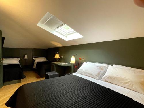 A bed or beds in a room at Villa Raffaello Park Hotel