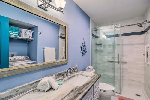 Gallery image of Poolside Madeira Beach Abode with Balcony! in St Pete Beach