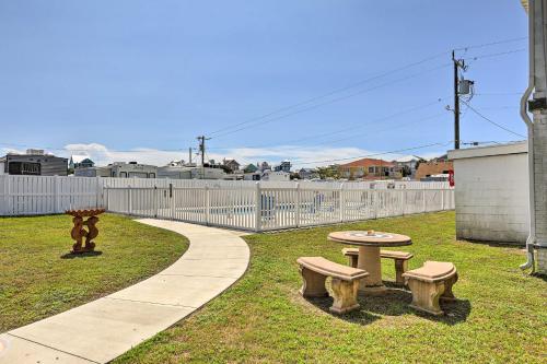 Fotografie z fotogalerie ubytování Atlantic Beach Studio with Community Pool! v destinaci Atlantic Beach