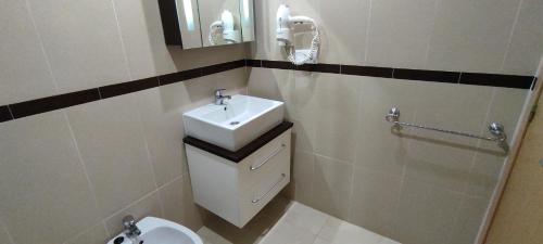 a bathroom with a white toilet and a sink at ACV - Playa Dorada -1ª Linea planta 3 norte in Oropesa del Mar