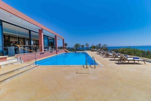 Piscina en o cerca de Black Diamond Beachfront Pool Villa Pasithea in Sounio, Athens