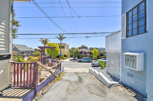 Κήπος έξω από το Breezy Monterey Apt Walk to Downtown and Beach