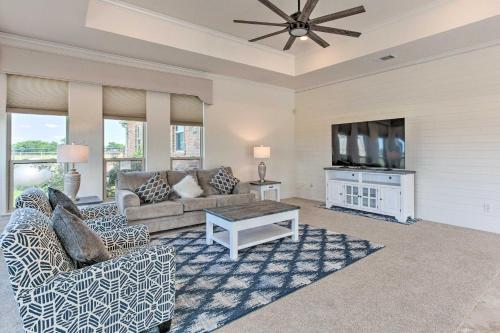 Φωτογραφία από το άλμπουμ του Chic Ranch Villa Less Than 5 Mi to Lake Ray Roberts! σε Pilot Point