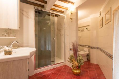 Ένα μπάνιο στο LADYHOUSE Appartamento tipico con 4 posti letto