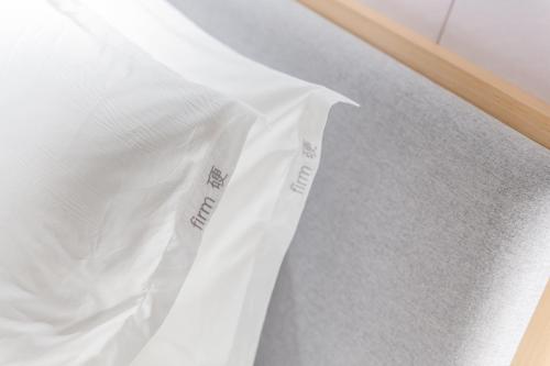 a white plastic bag sitting on top of a bed at Holiday Inn Express - Ya'an City Center by IHG in Ya'an