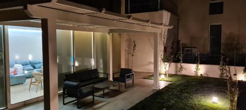 a living room with a couch and a table at Salt n Blue Villa Palase in Palasë
