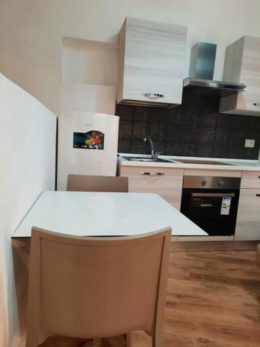 Una cocina o zona de cocina en Il loft di Mavy
