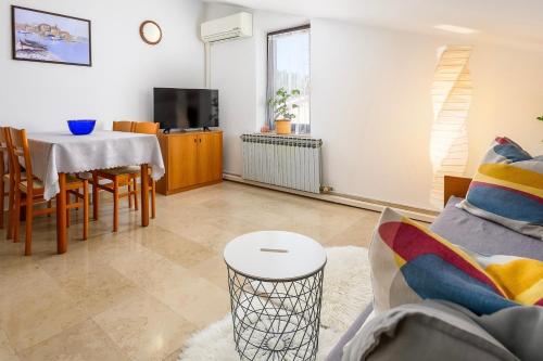 Μια τηλεόραση ή/και κέντρο ψυχαγωγίας στο Apartman Percan