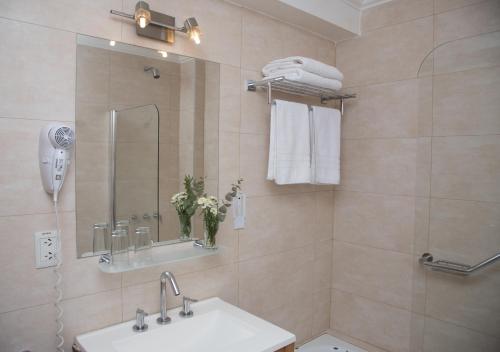 Koupelna v ubytování Hotel Tres Reyes