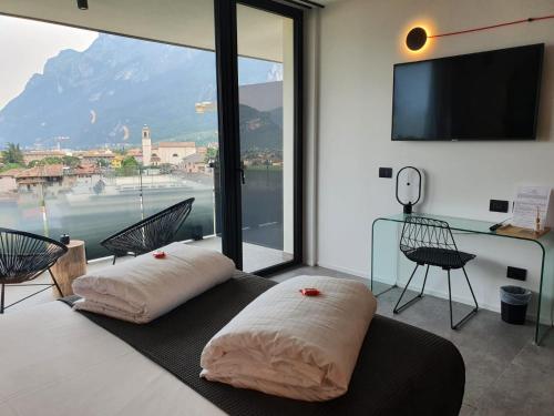 Foto de la galería de Visioni Lake View Boutique Rooms & Breakfast - Adults Friendly en Riva del Garda