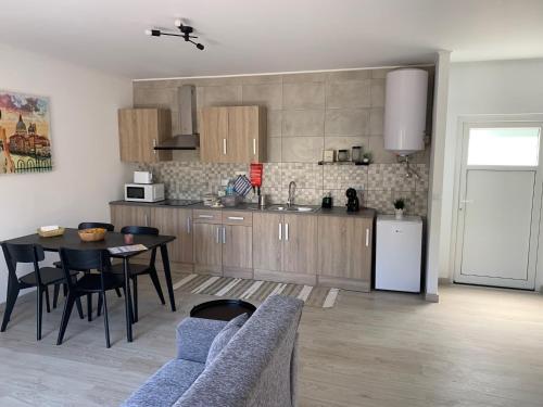 Kuchyň nebo kuchyňský kout v ubytování Adega guest house